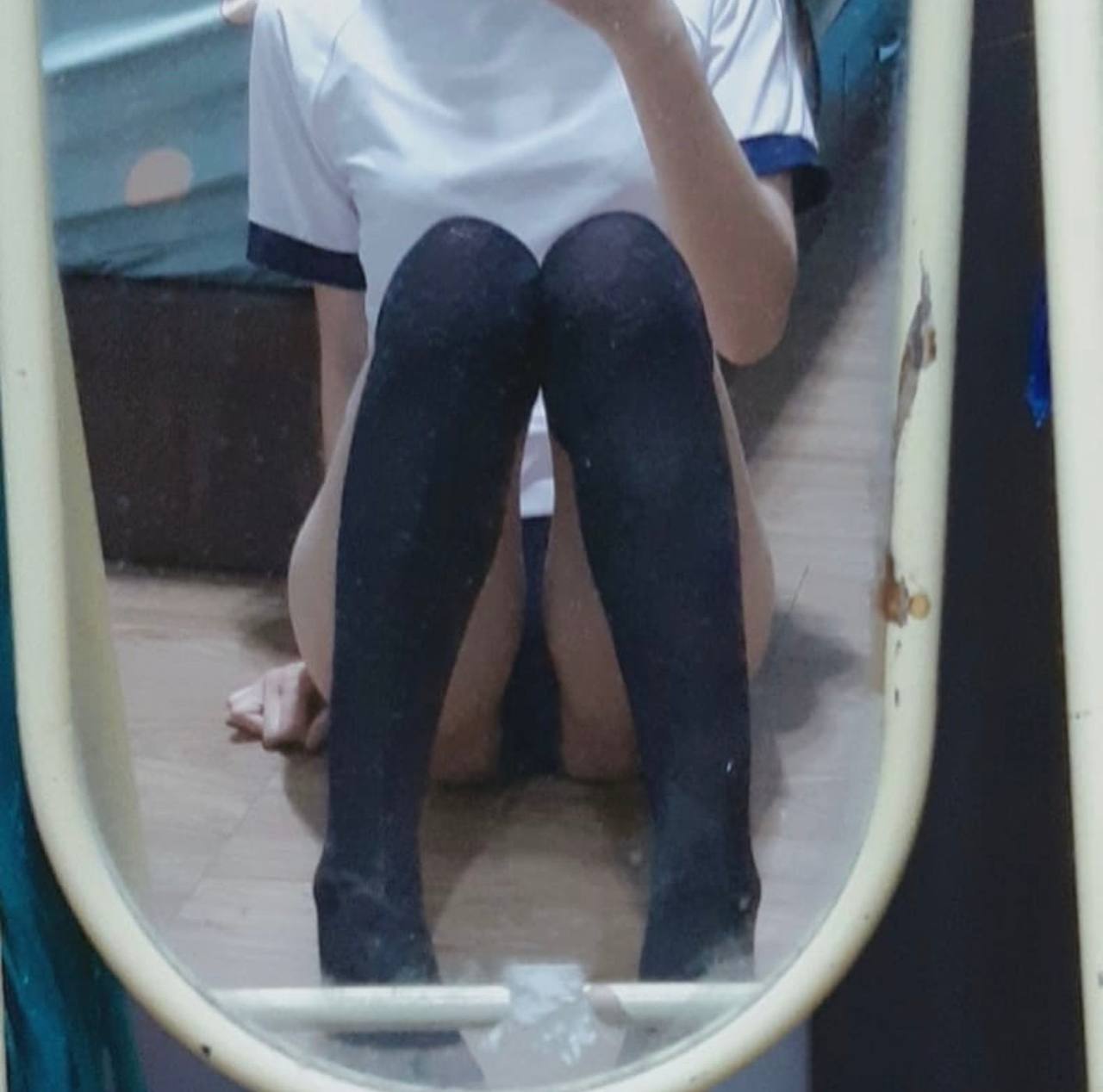 Hai đồng nghiệp nữ đến xin ngủ nhờ nhưng mà đâu có thấy ngủ
