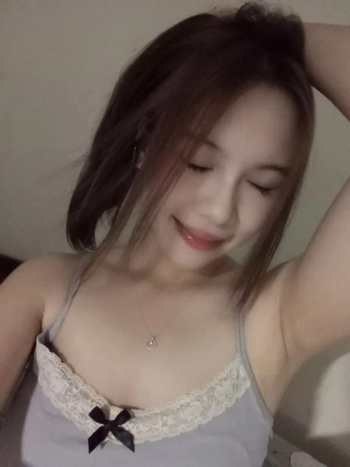Thấy mẹ kế trẻ khá nhút nhát chuyện tình dục, cậu con trai ra tay huấn luyện