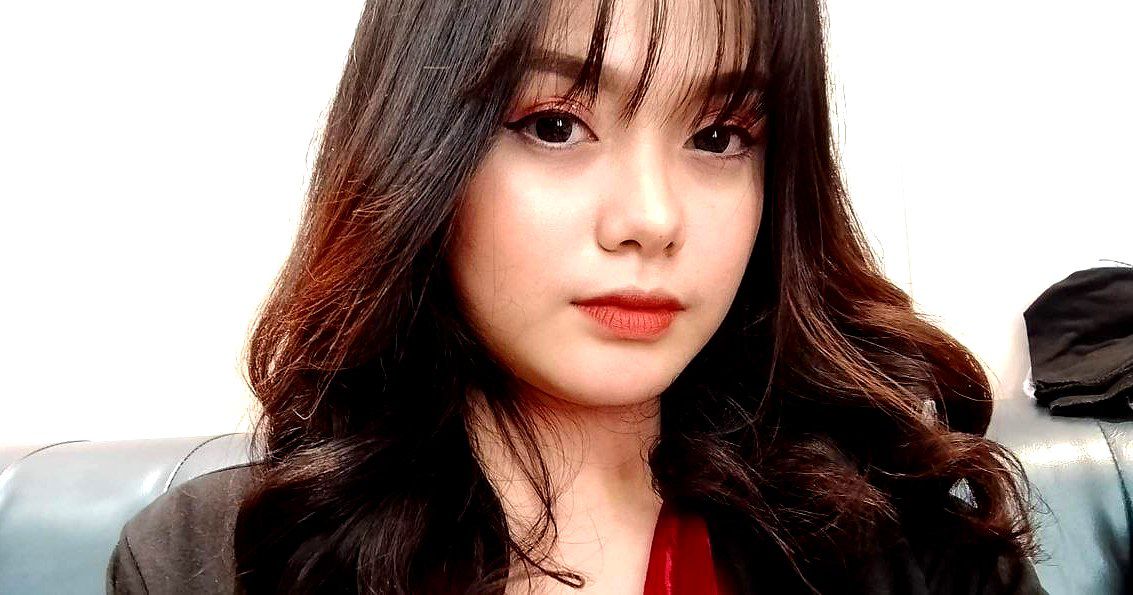 Bất lực nằm dưới gầm giường nghe tiếng cô vợ rên với đàn em thân tín